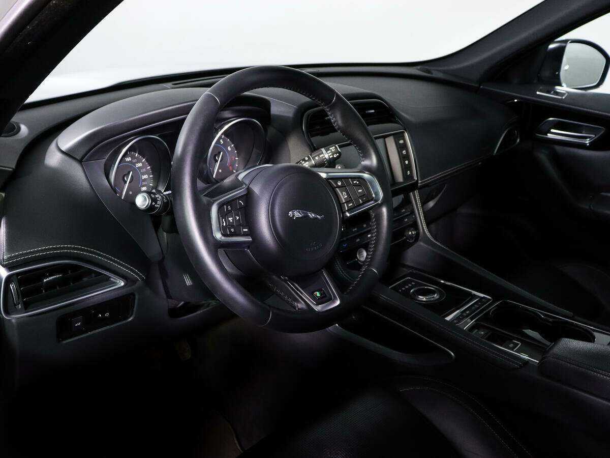 Jaguar F-Pace, 2016 Фото №14