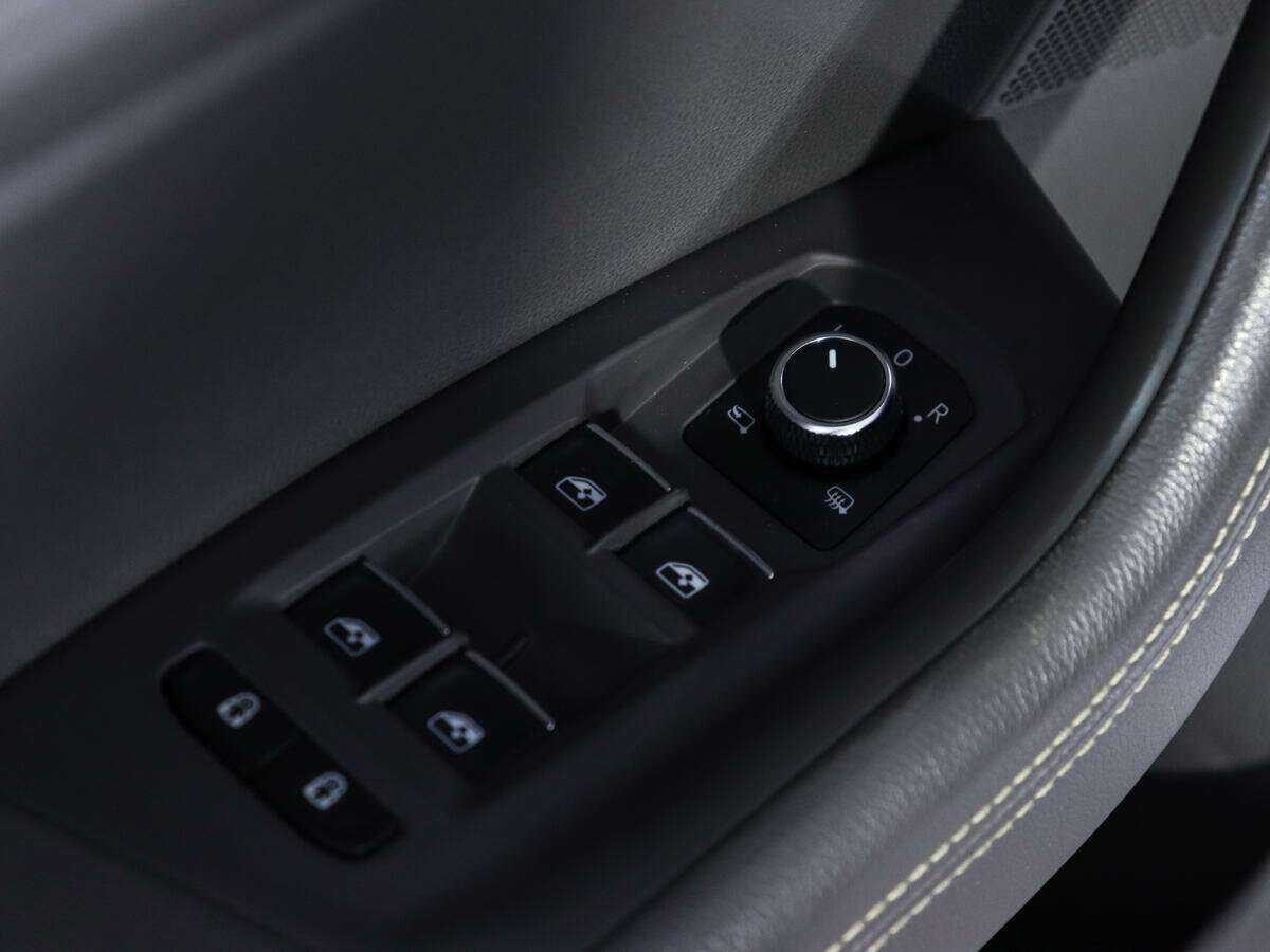 Volkswagen Touareg, 2018 Фото №21