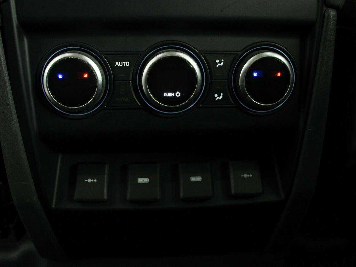 Land Rover Defender 110, 2020 Фото №28