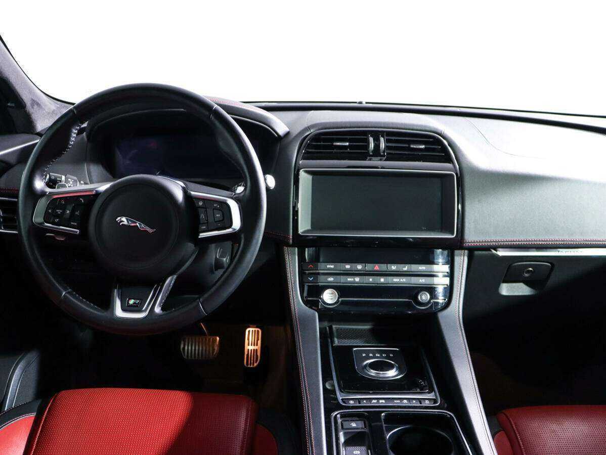 Jaguar F-Pace, 2018 Фото №12