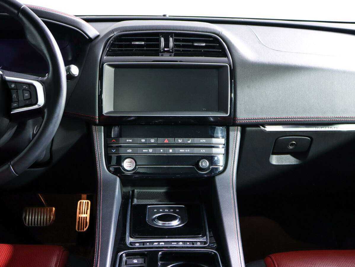 Jaguar F-Pace, 2018 Фото №13