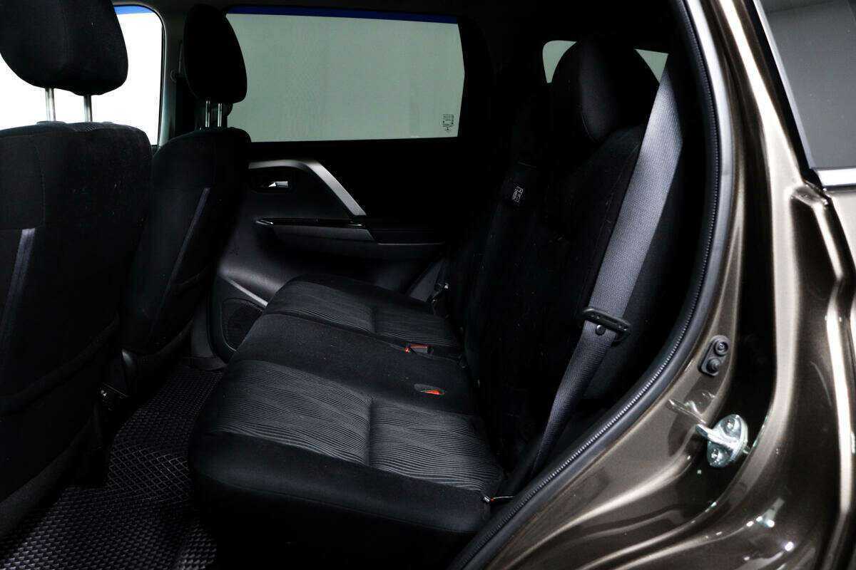 Mitsubishi Montero Sport, 2022 Фото №12