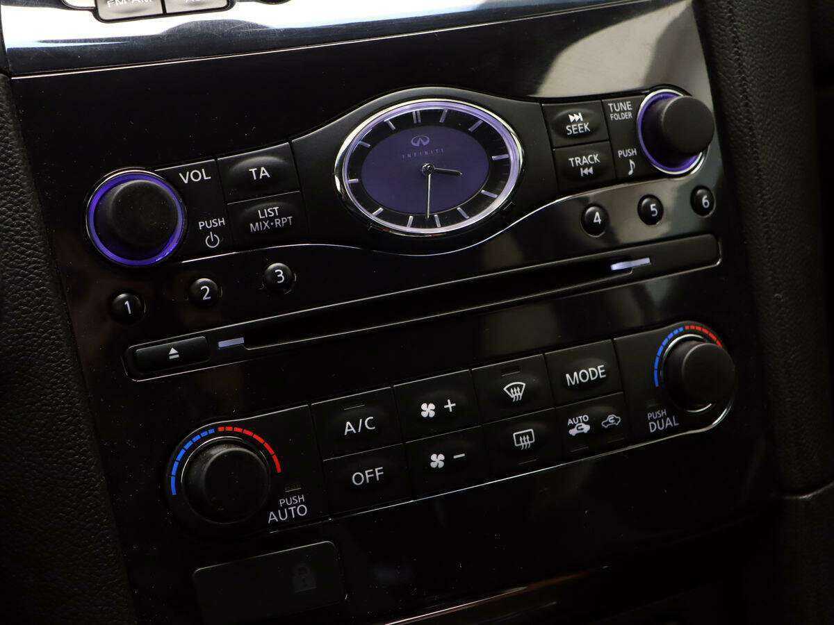 Infiniti FX37, 2010 Фото №15