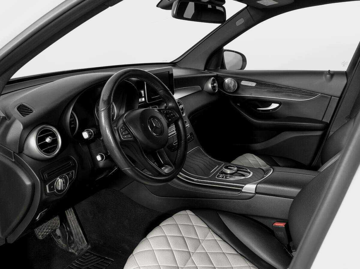 Mercedes-Benz GLC 250, 2017 Фото №16