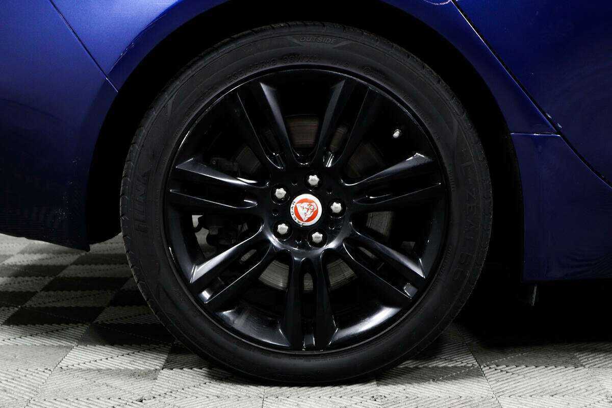 Jaguar XE, 2015 Фото №14