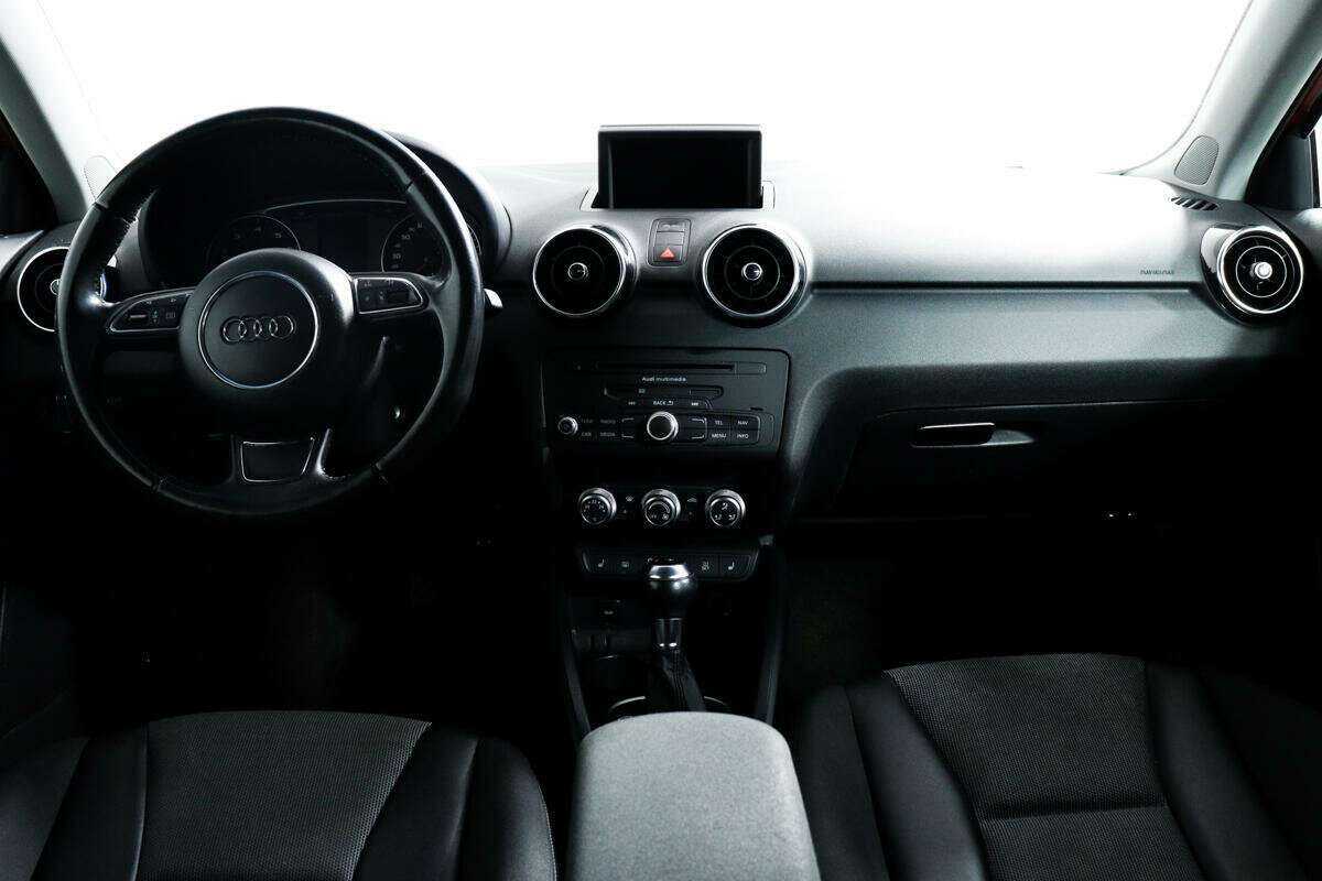 Audi A1, 2010 Фото №11