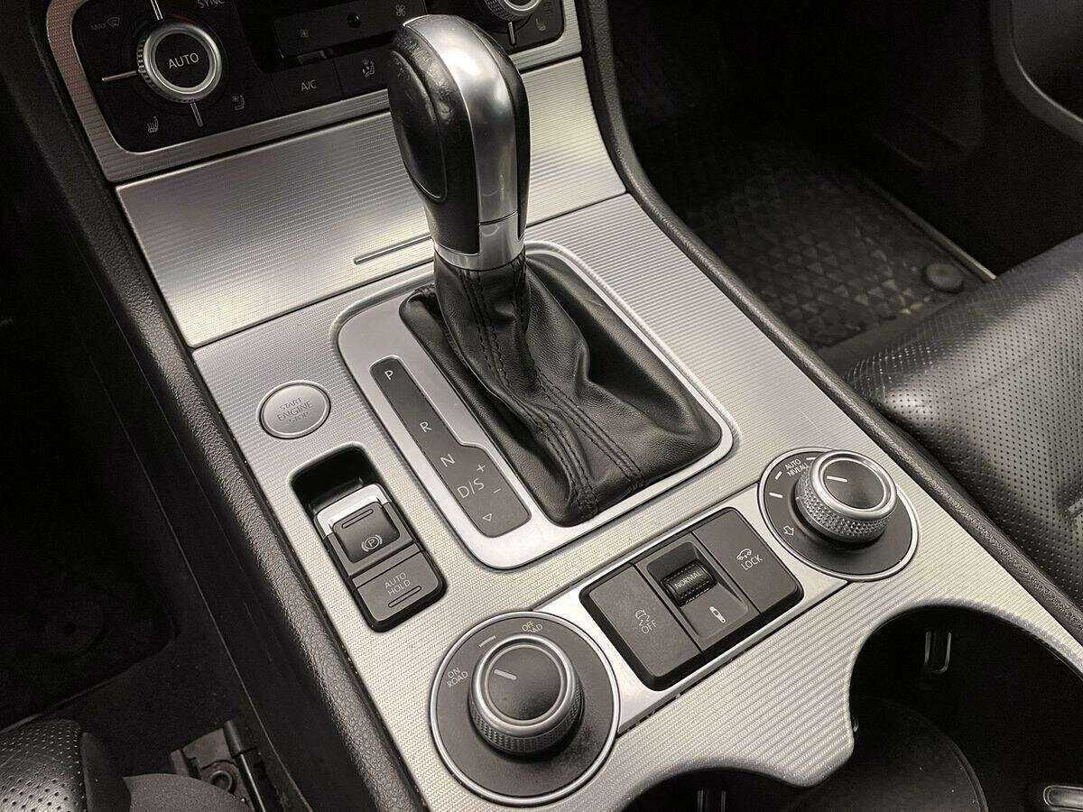 Volkswagen Touareg, 2015 Фото №19