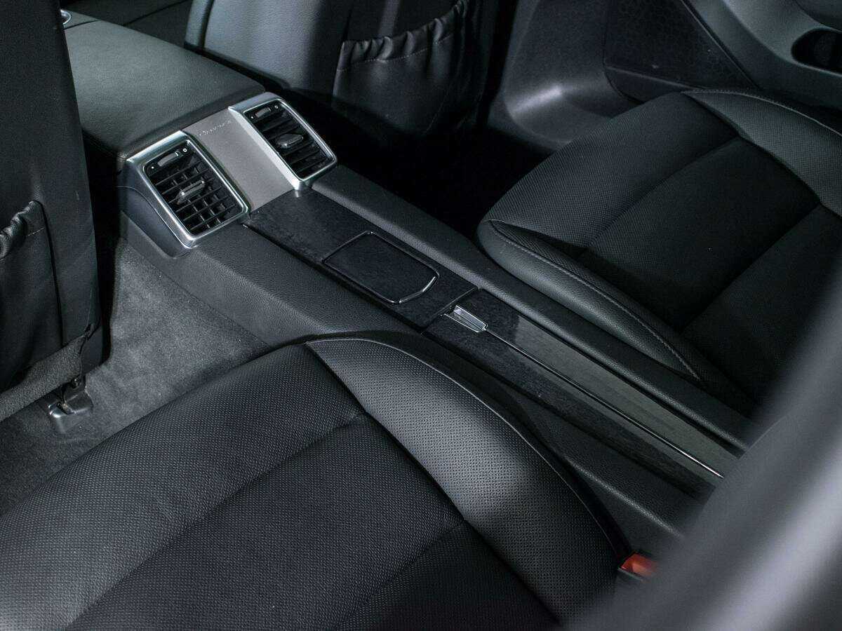 Porsche Panamera 4, 2010 Фото №14