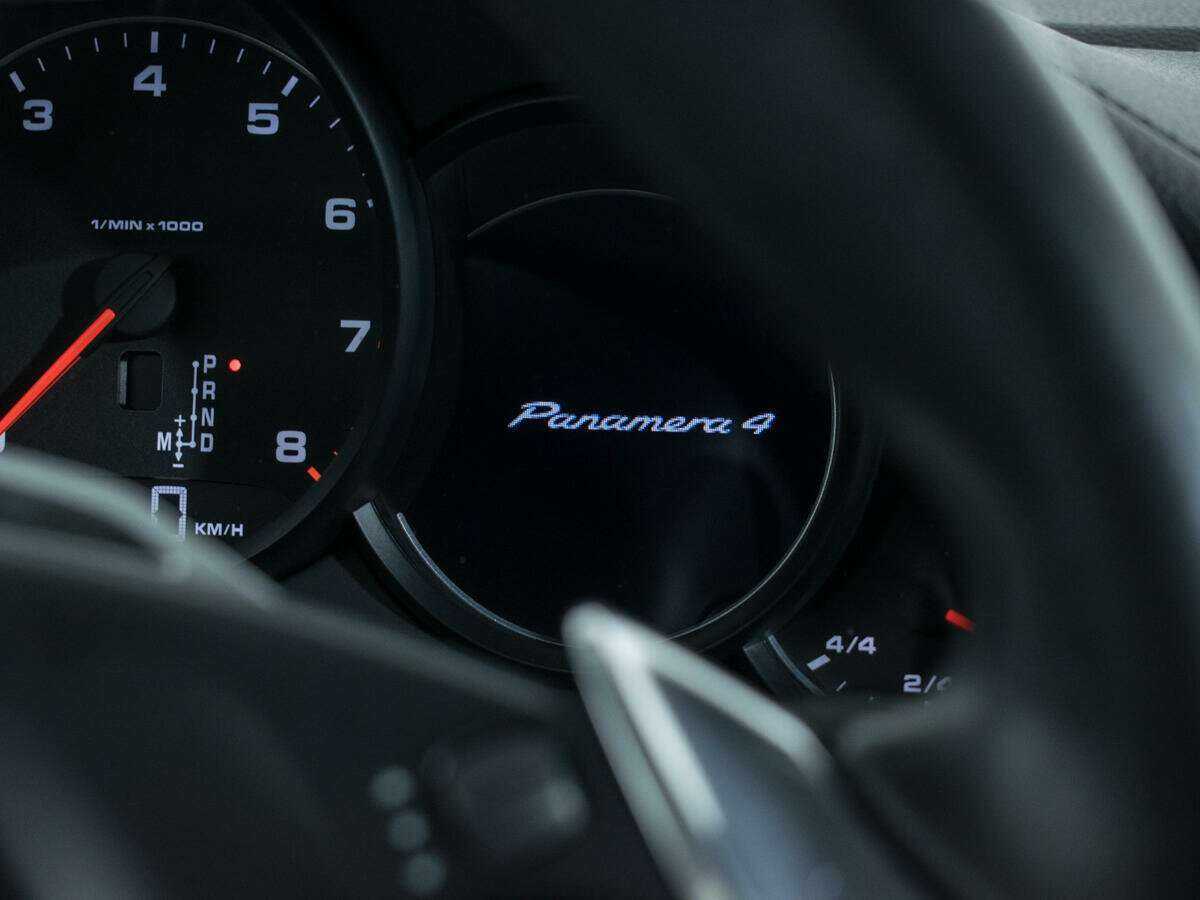 Porsche Panamera 4, 2010 Фото №16