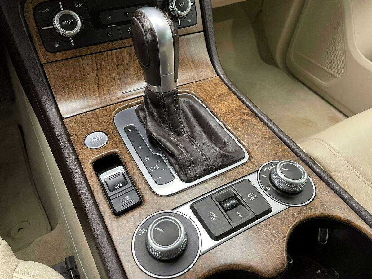 Volkswagen Touareg, 2015 Фото №22