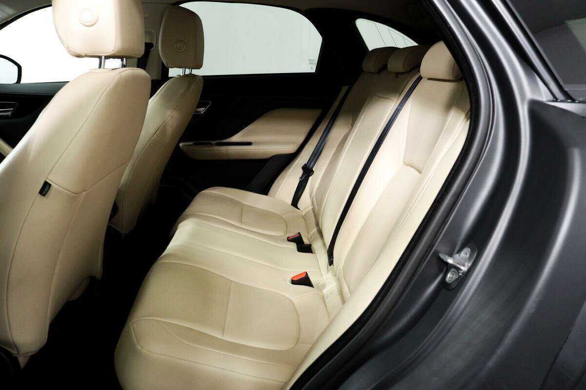 Jaguar F-Pace, 2016 Фото №12