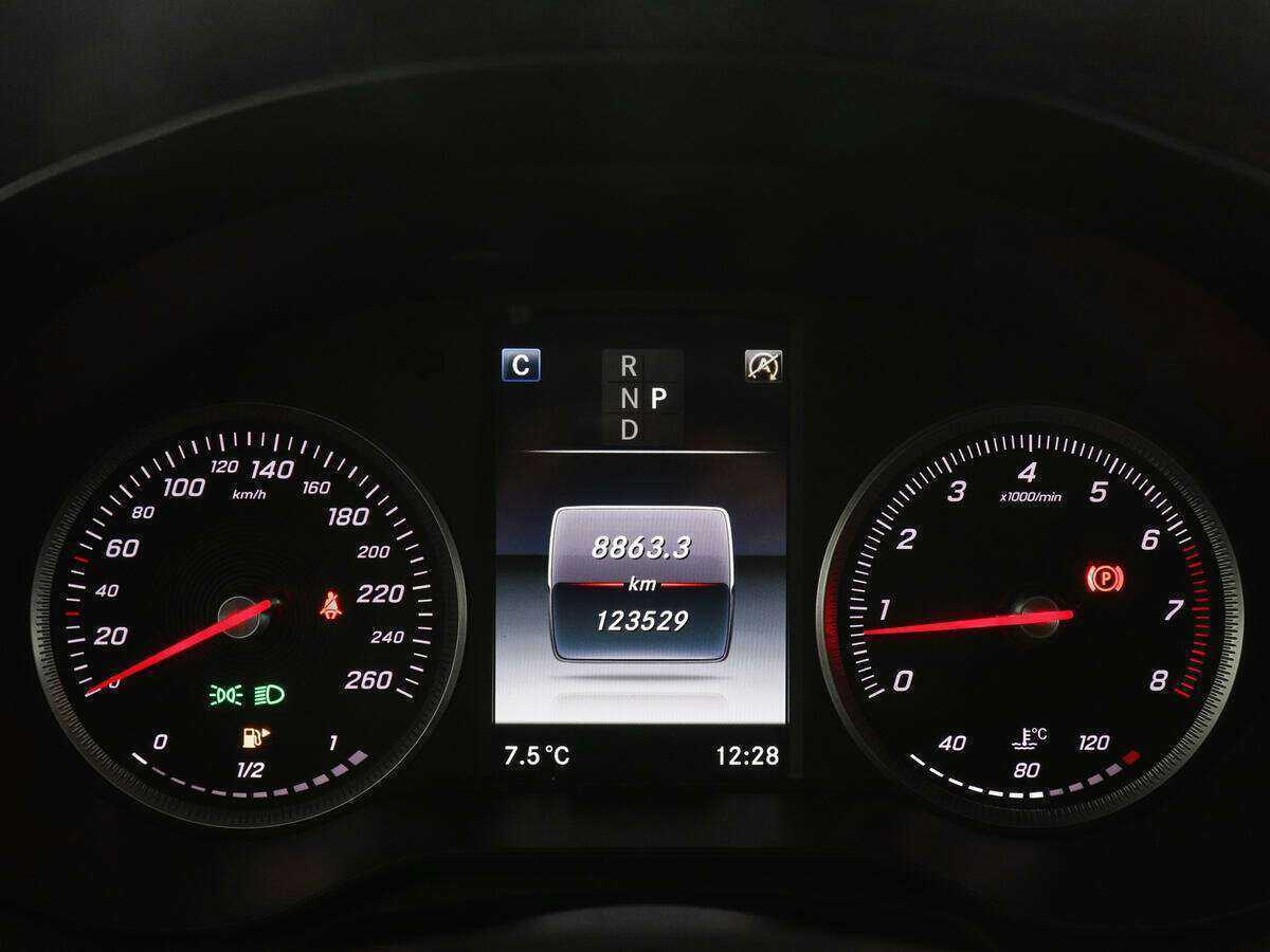 Mercedes-Benz GLC Coupe 300, 2017 Фото №11