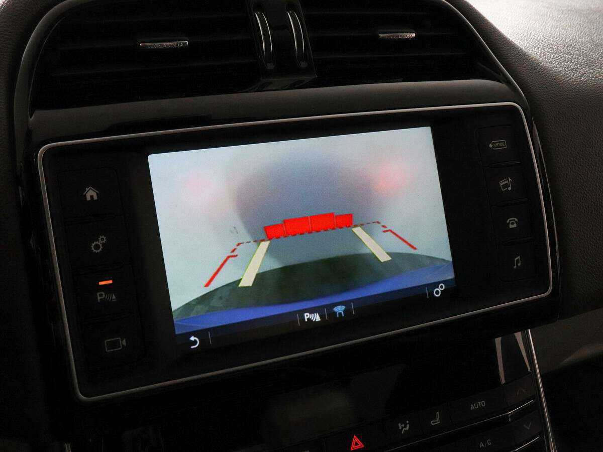 Jaguar XE, 2016 Фото №13