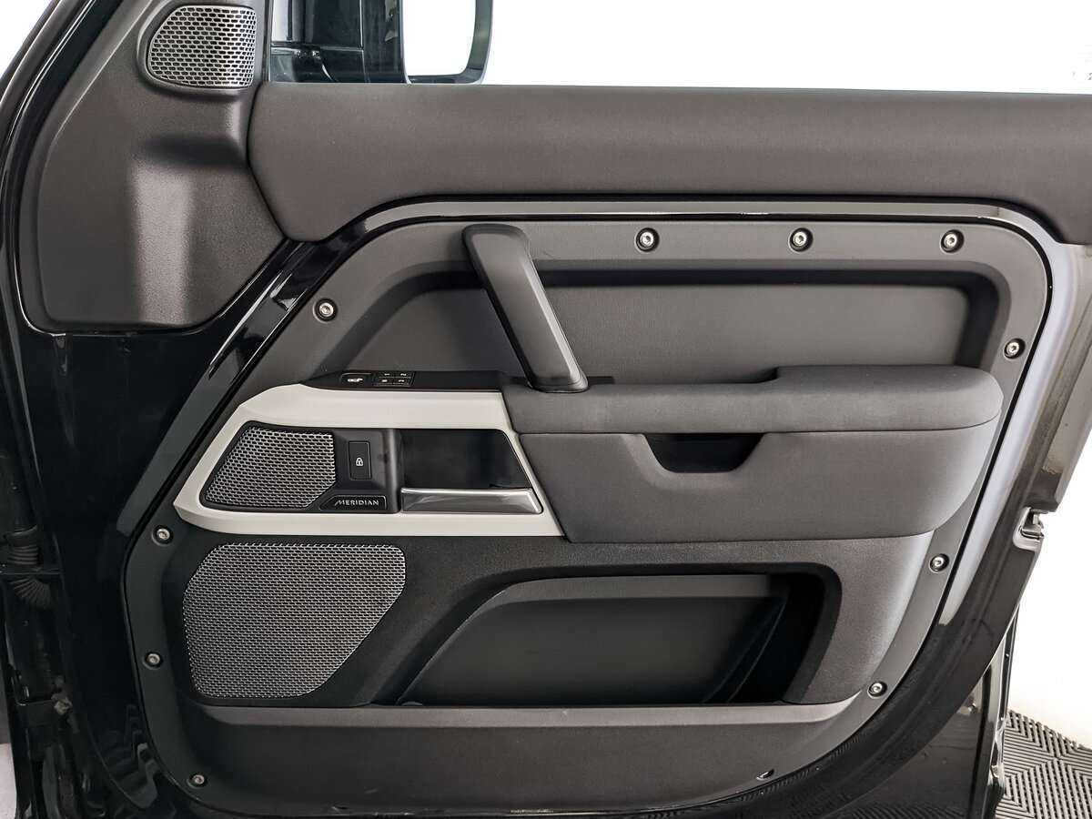 Land Rover Defender 110, 2020 Фото №17
