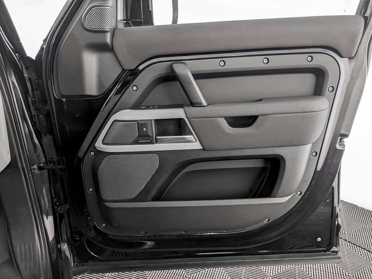 Land Rover Defender 110, 2021 Фото №19