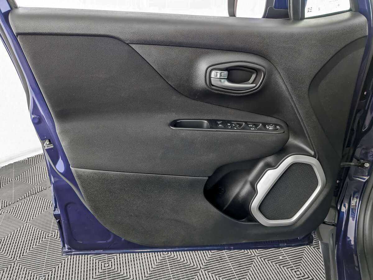 Jeep Renegade, 2017 Фото №15