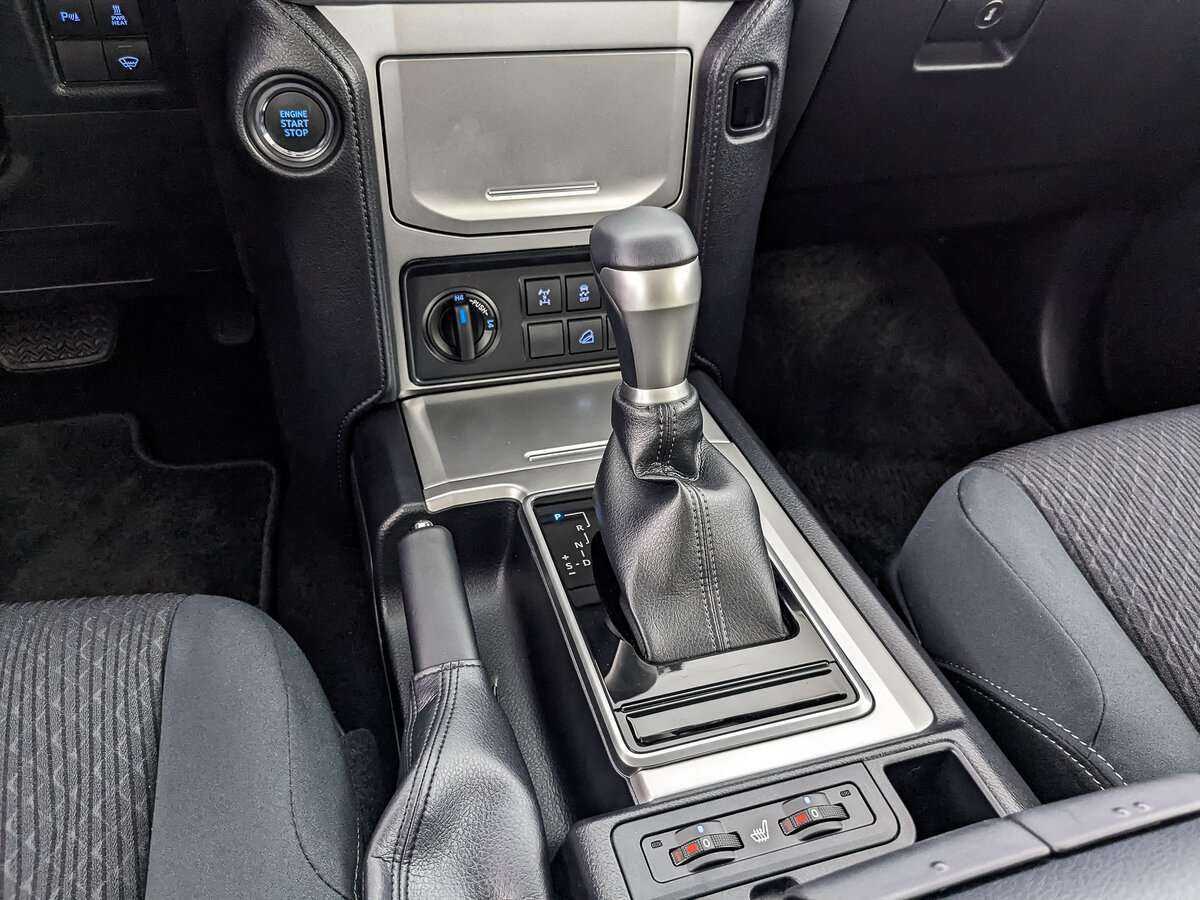 Toyota Land Cruiser Prado, 2022 Фото №16