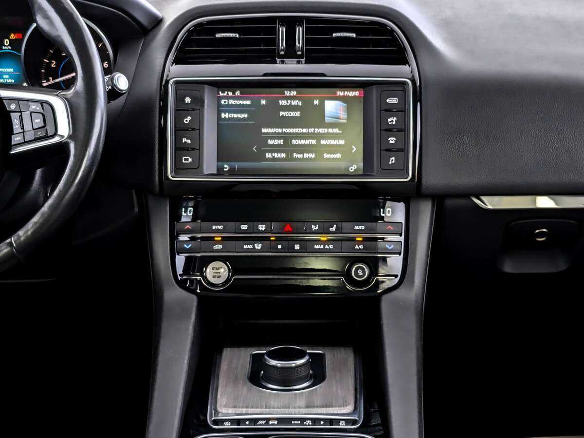 Jaguar F-Pace, 2017 Фото №15