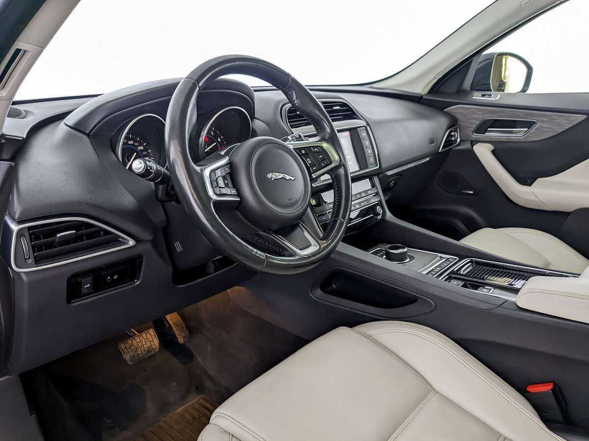 Jaguar F-Pace, 2017 Фото №16