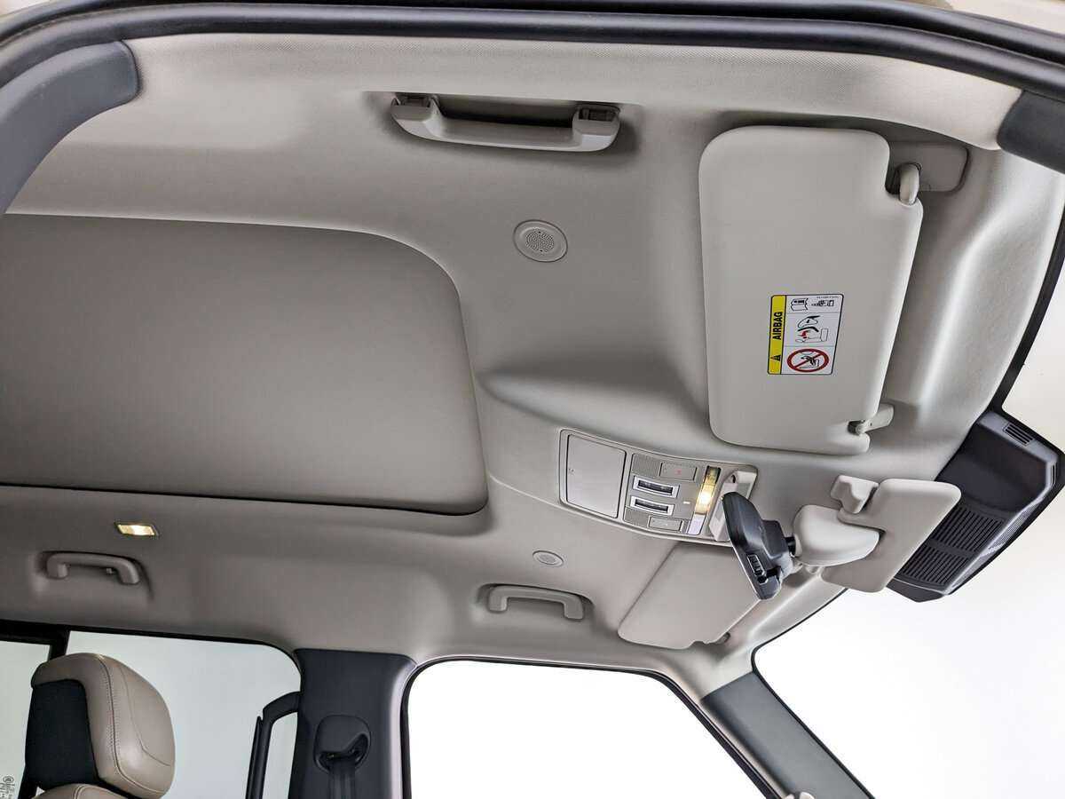 Land Rover Defender 110, 2021 Фото №17