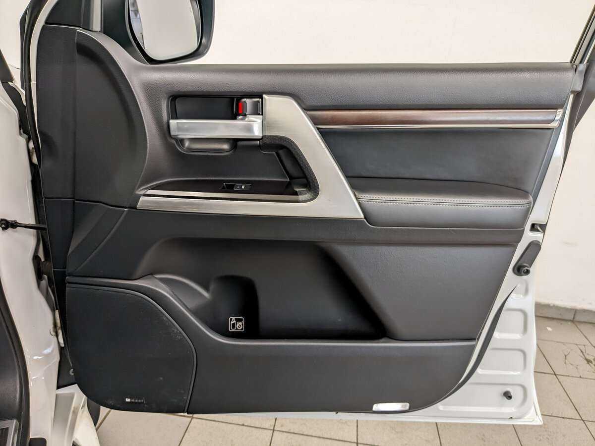 Toyota Land Cruiser, 2017 Фото №19