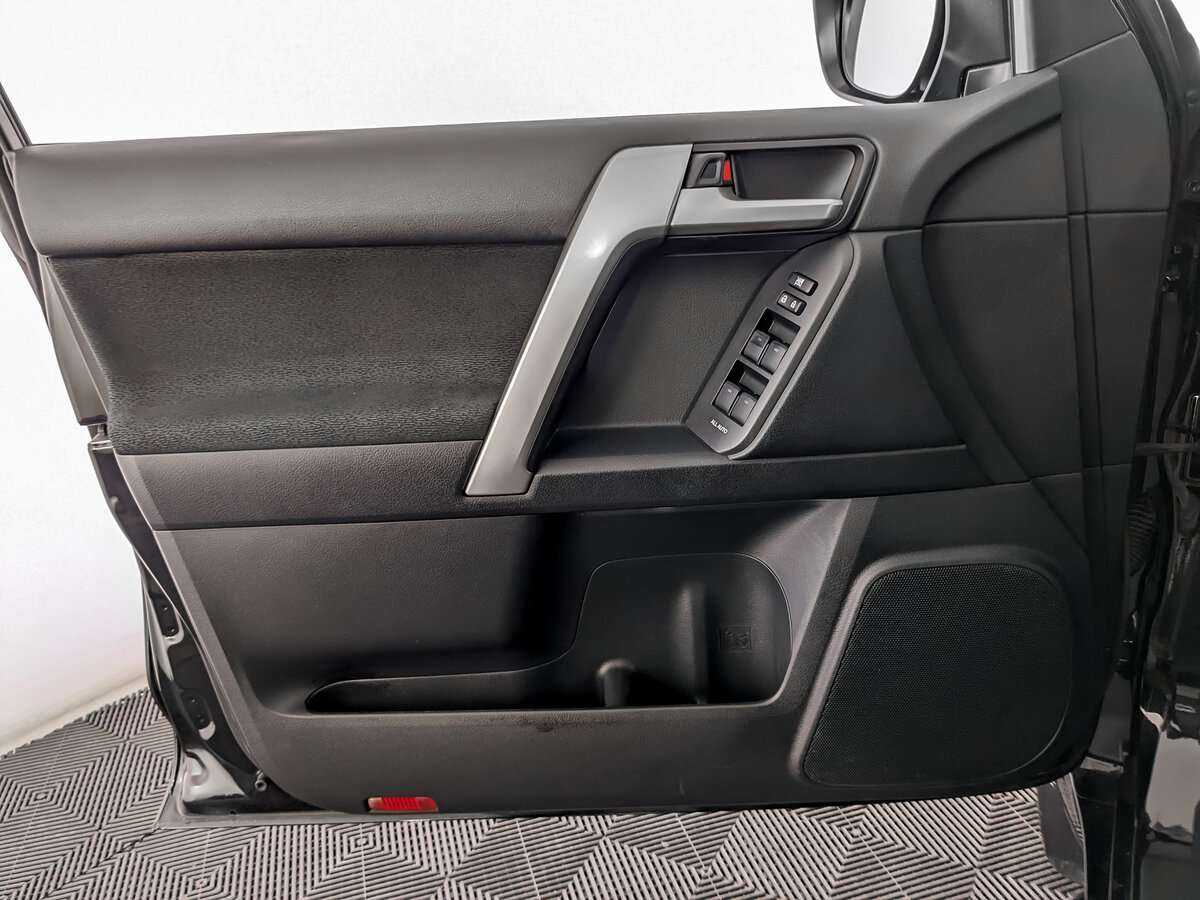 Toyota Land Cruiser Prado, 2018 Фото №15