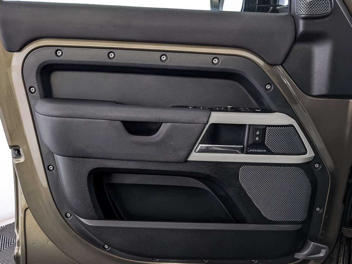 Land Rover Defender 110, 2020 Фото №15