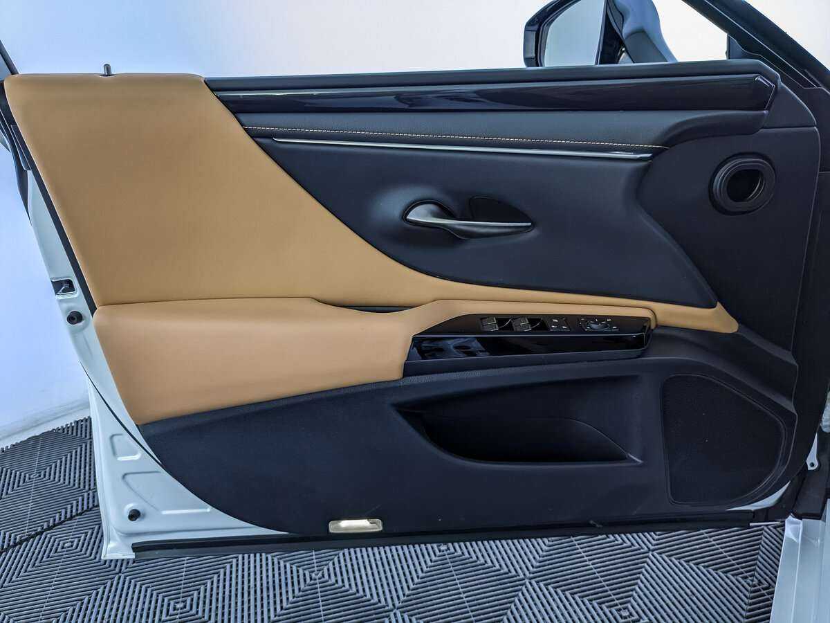 Lexus ES 200, 2022 Фото №15