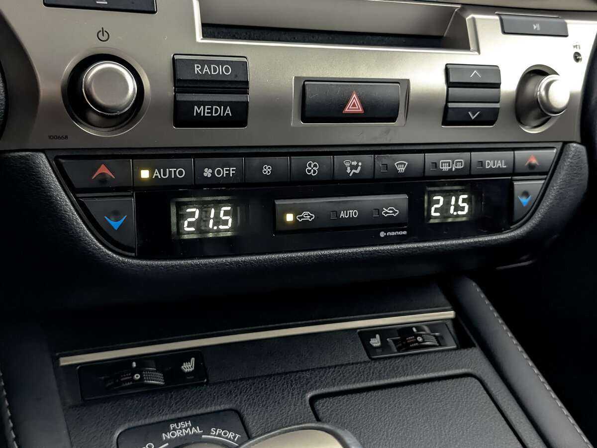 Lexus ES 200, 2018 Фото №17