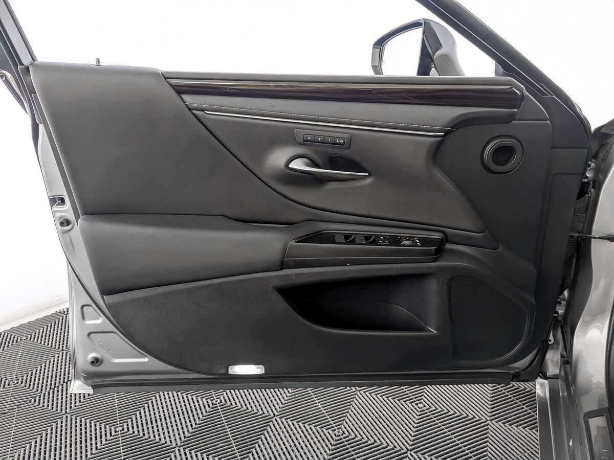 Lexus ES 200, 2020 Фото №15