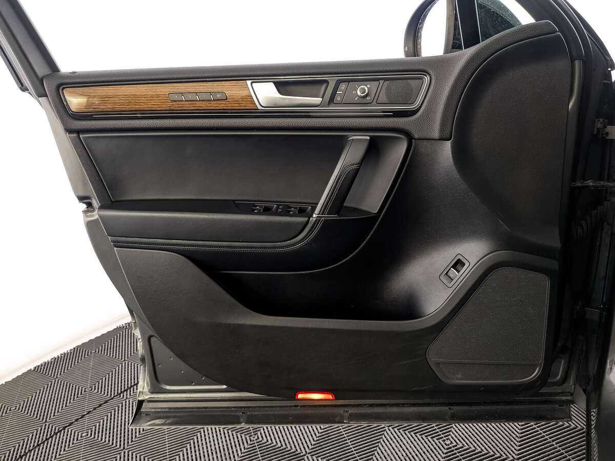 Volkswagen Touareg, 2017 Фото №14