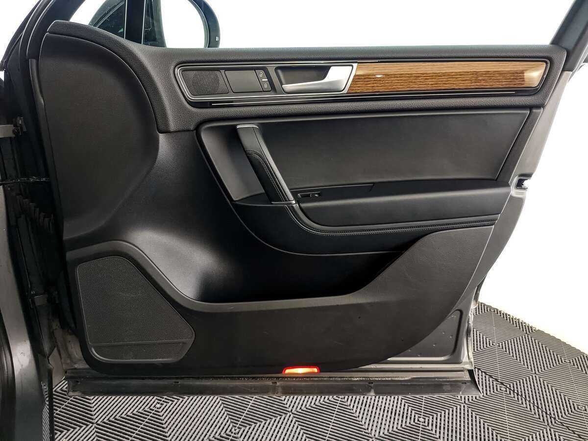 Volkswagen Touareg, 2017 Фото №20