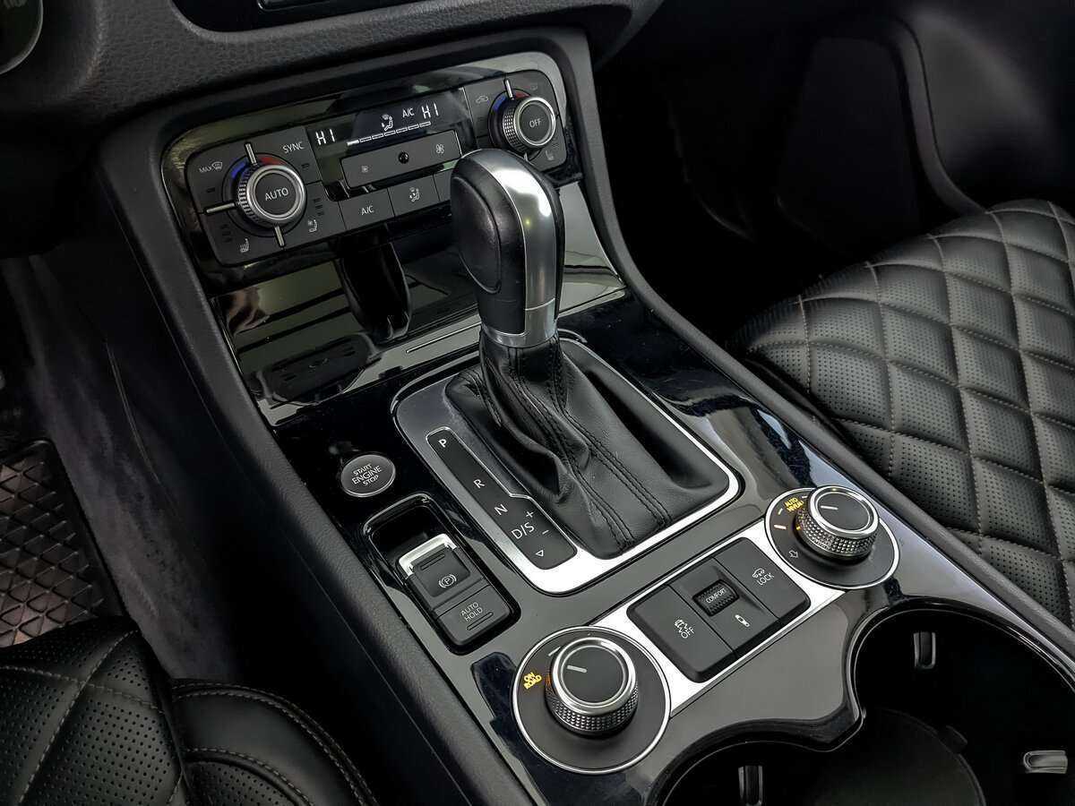 Volkswagen Touareg, 2017 Фото №21