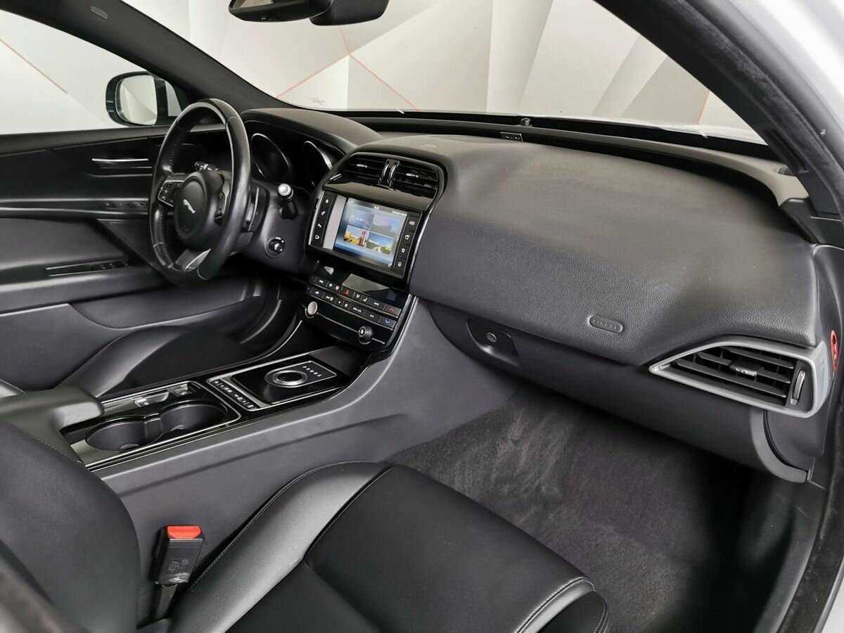 Jaguar XE, 2015 Фото №9