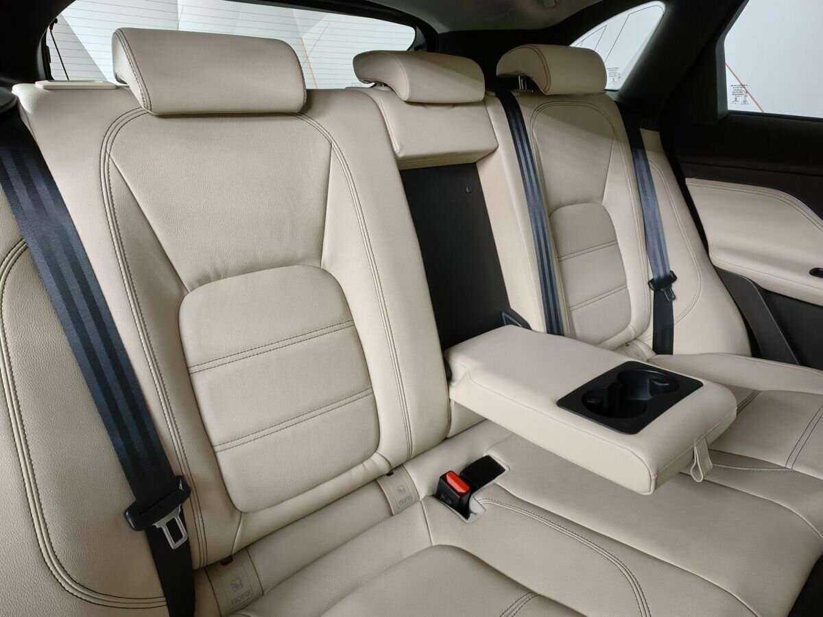 Jaguar F-Pace, 2018 Фото №13