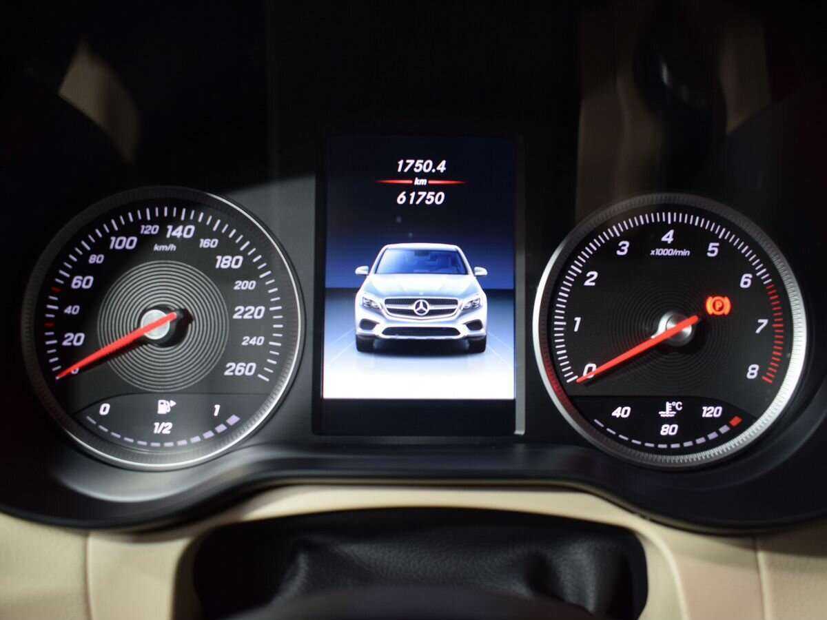 Mercedes-Benz GLC Coupe 300, 2019 Фото №16