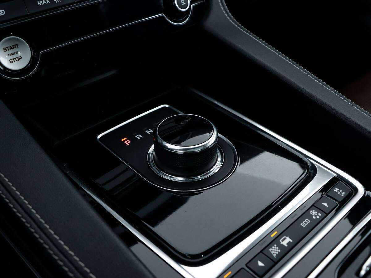 Jaguar F-Pace, 2017 Фото №20