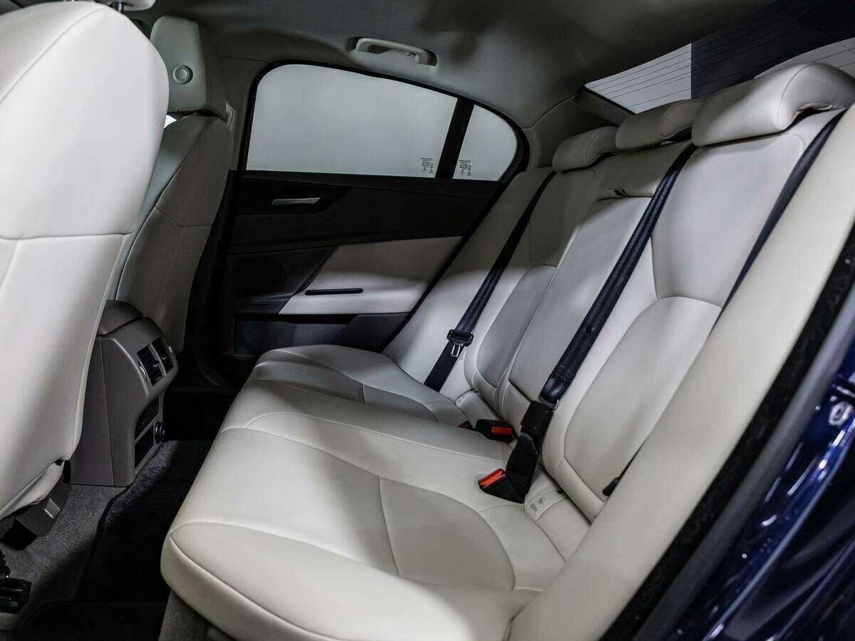 Jaguar XE, 2017 Фото №10