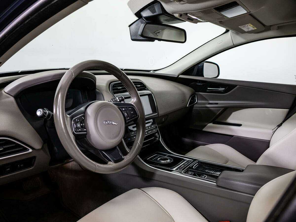 Jaguar XE, 2017 Фото №11