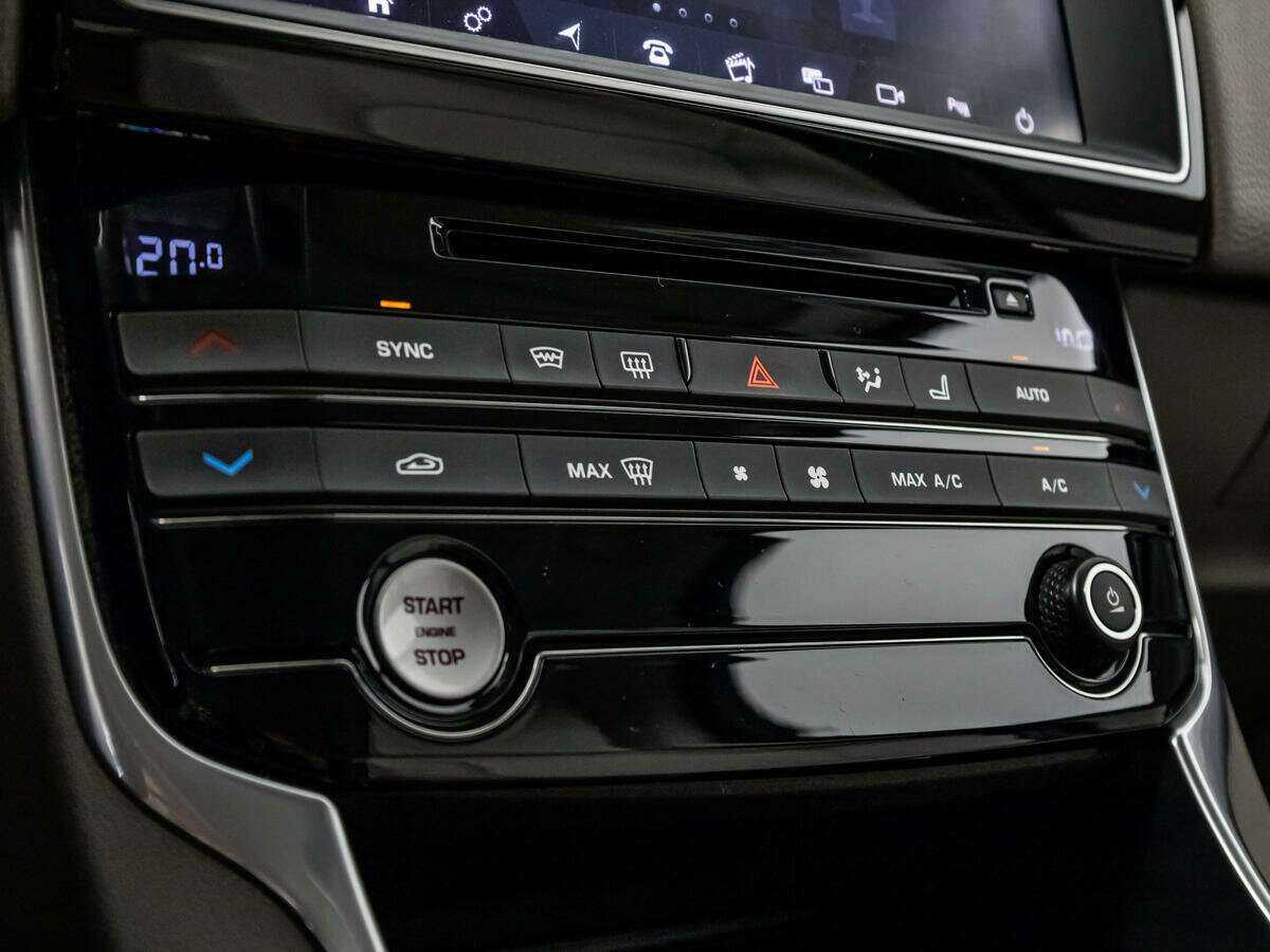 Jaguar XE, 2017 Фото №15