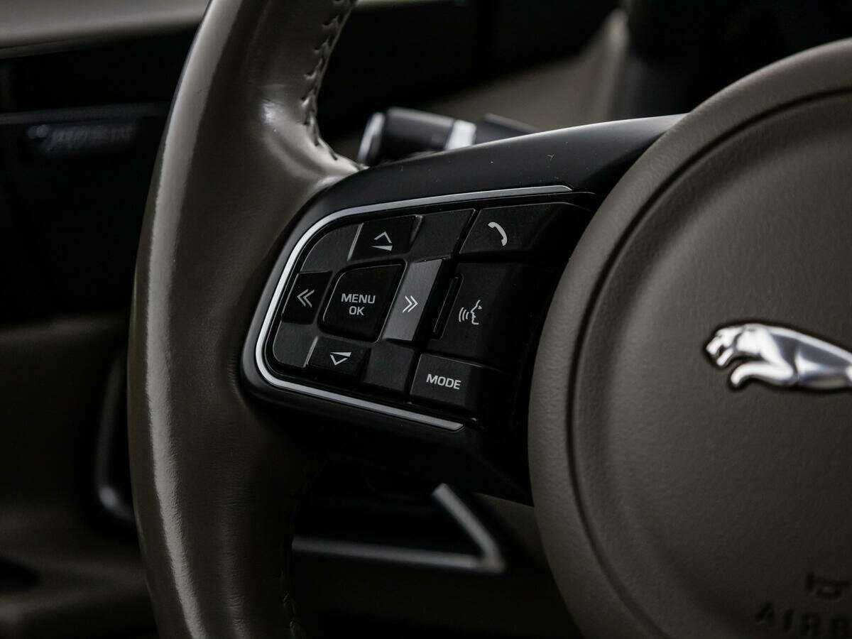 Jaguar XE, 2017 Фото №21