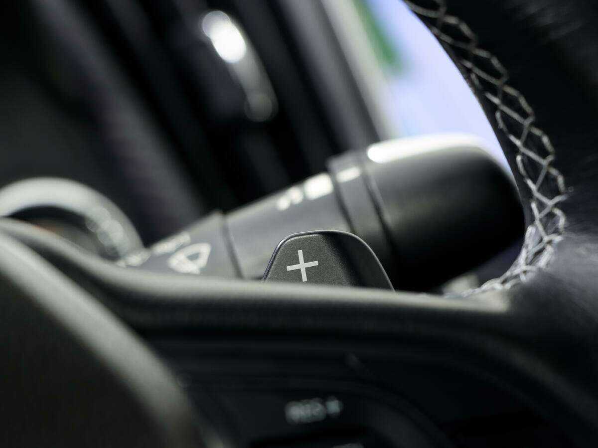 Infiniti Q60, 2017 Фото №15