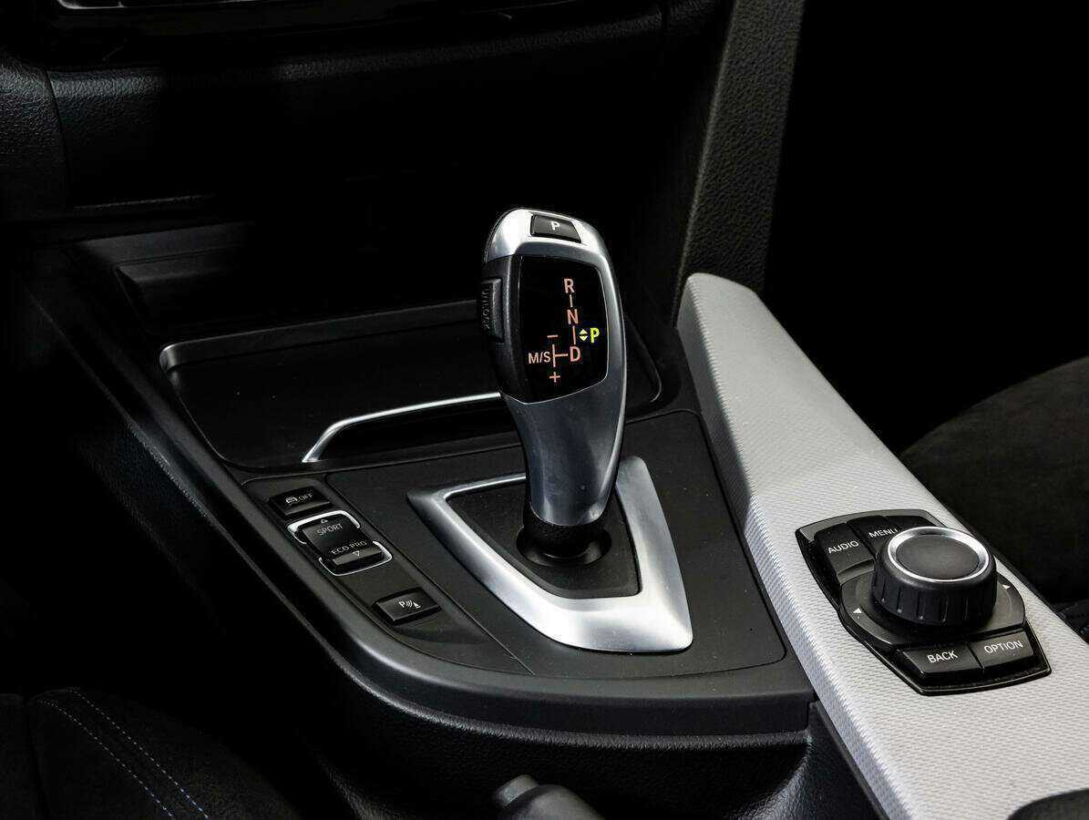 BMW 3 серии 320i xDrive, 2017 Фото №14