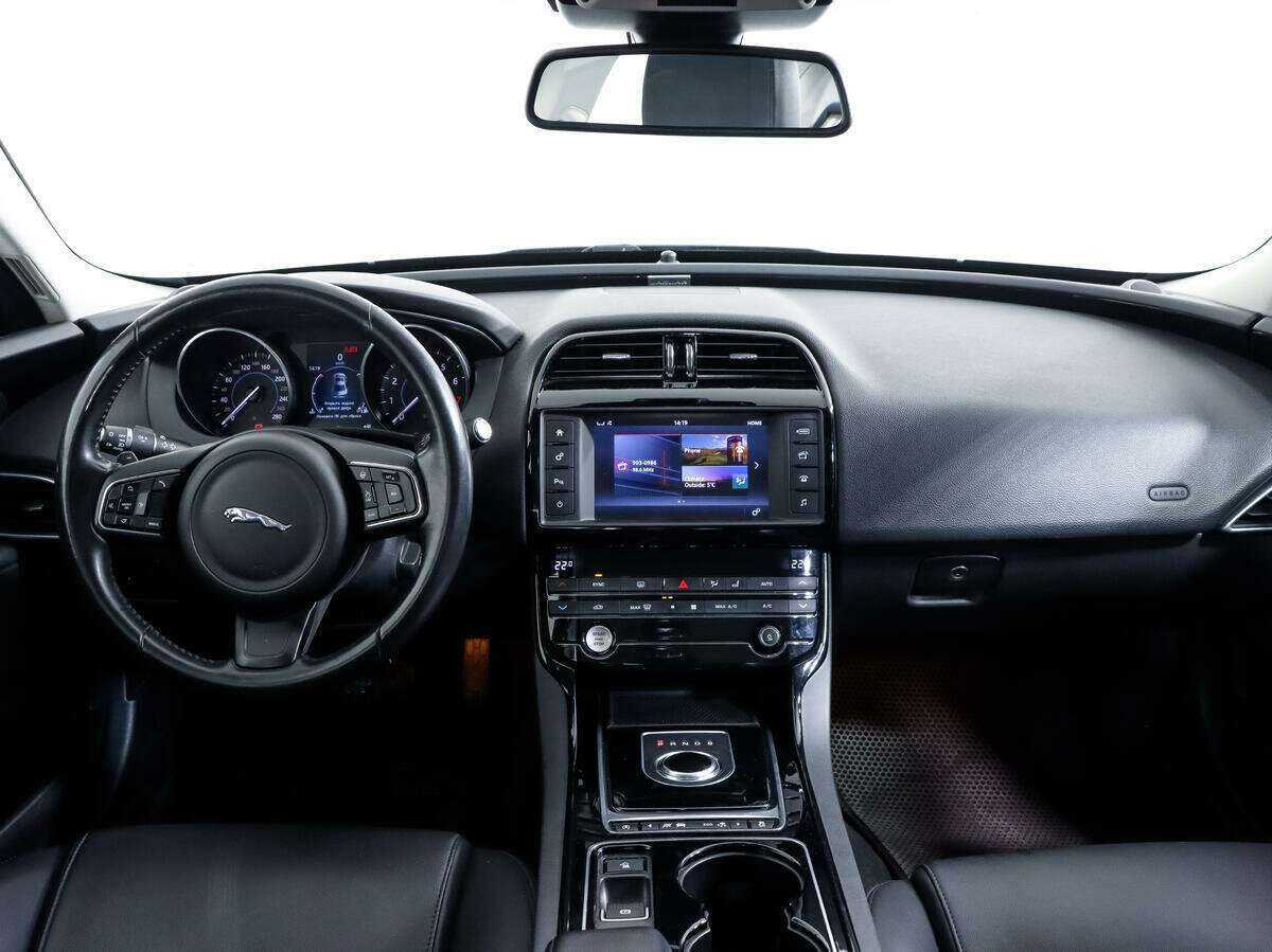 Jaguar XE, 2017 Фото №10