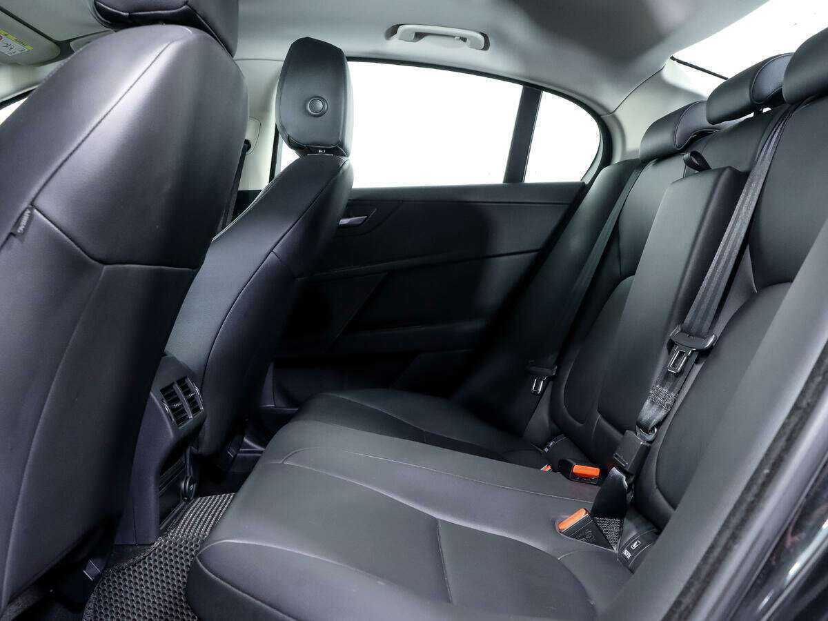 Jaguar XE, 2017 Фото №11