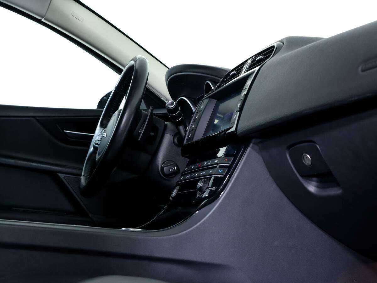 Jaguar XE, 2017 Фото №19