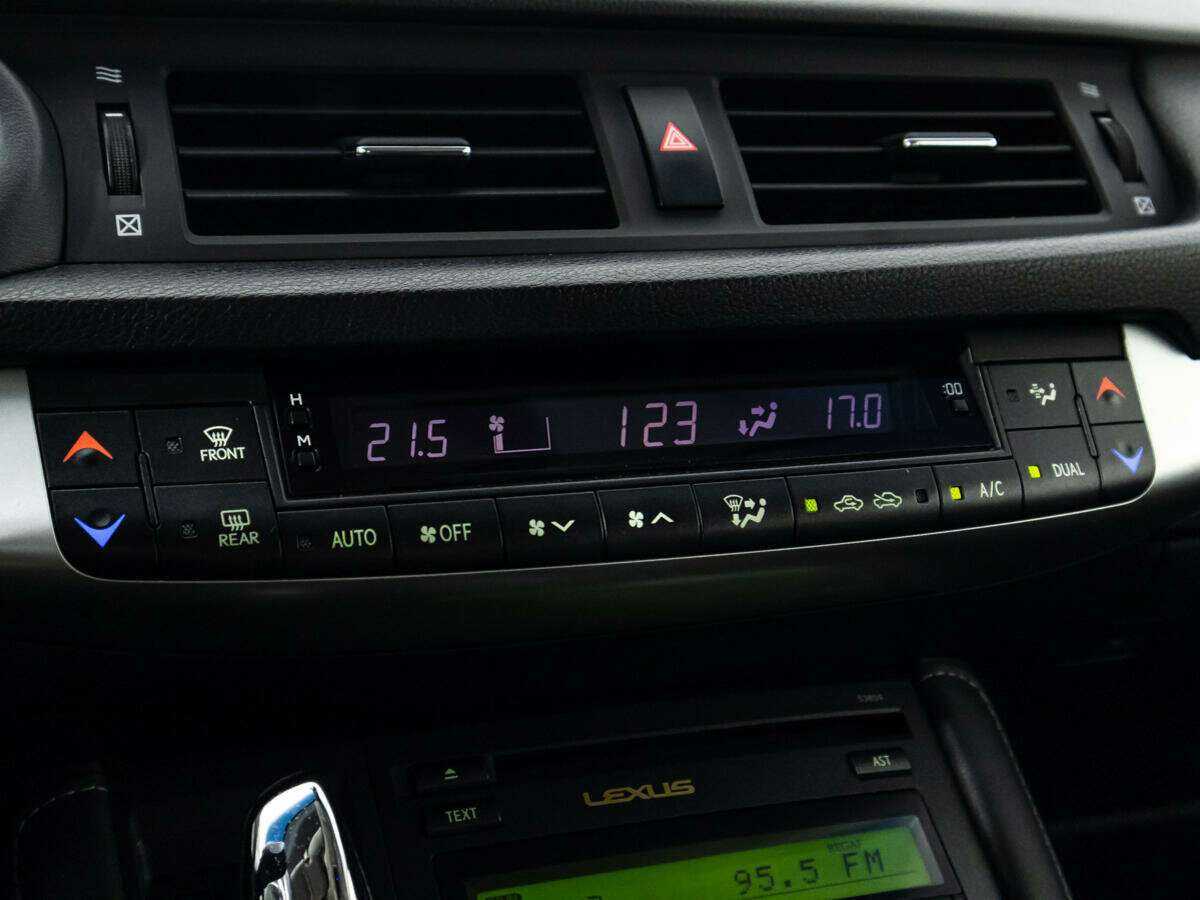 Lexus CT 200h, 2012 Фото №17