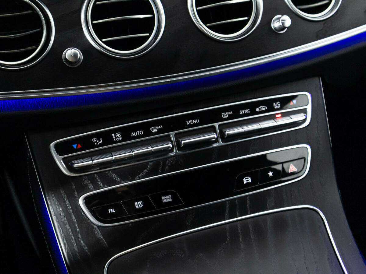 Mercedes-Benz E-Класс 200, 2021 Фото №16