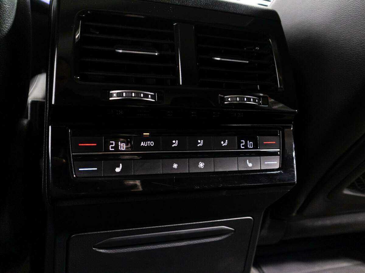 Volkswagen Touareg, 2018 Фото №24