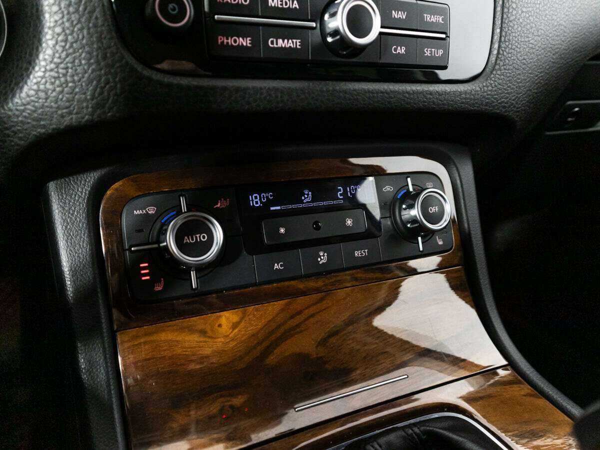 Volkswagen Touareg, 2010 Фото №16